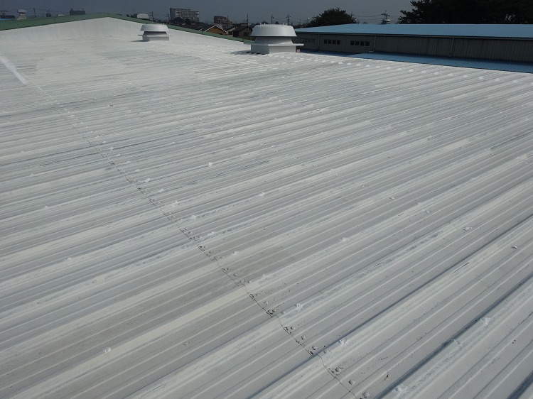 工場倉庫の屋根外壁改修工事のプロ　徳竹塗装